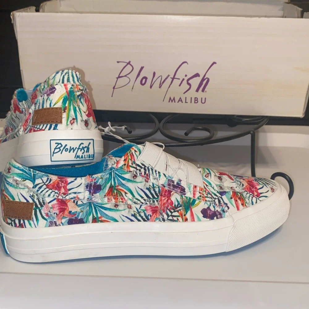 NIB Blowfish Canvas Slip On Hibiscus 6 - Picture 1 of 10